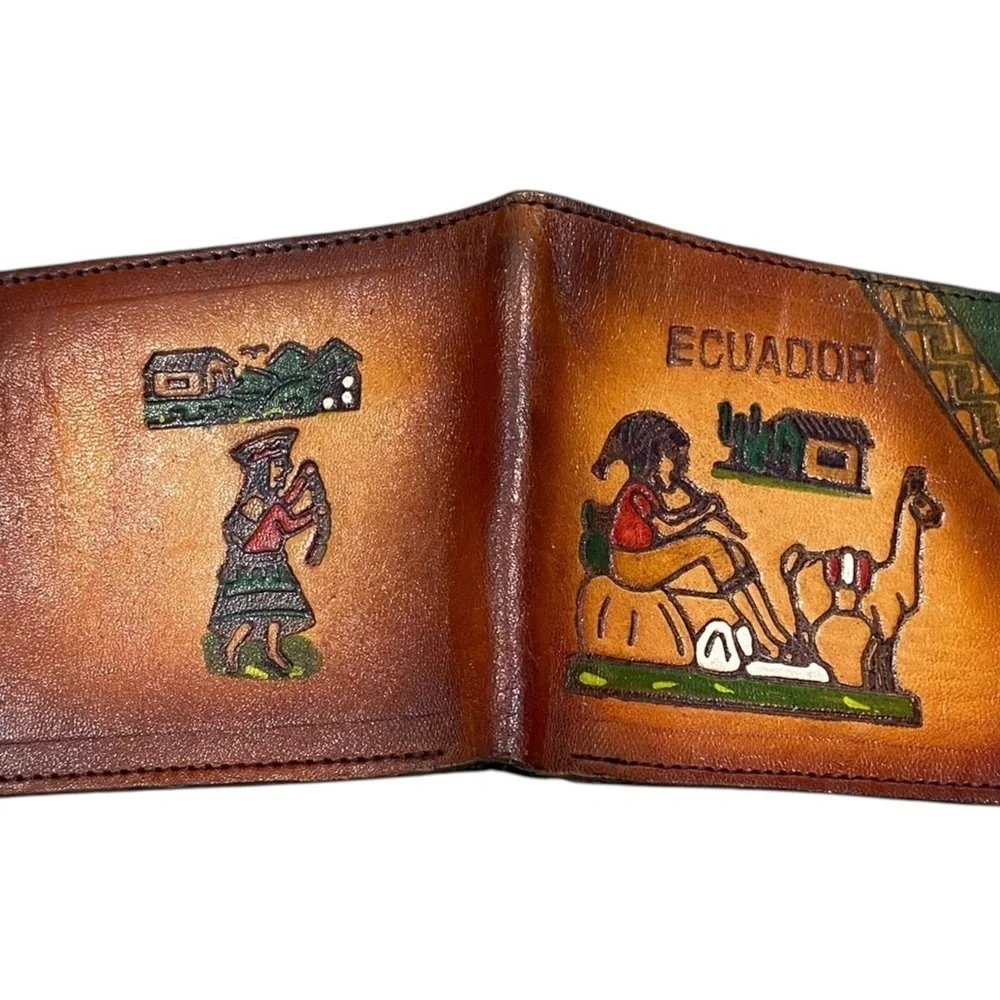 VTG souvenir Ecuador Leather Wallet with Embossed design bifold billfold Quito